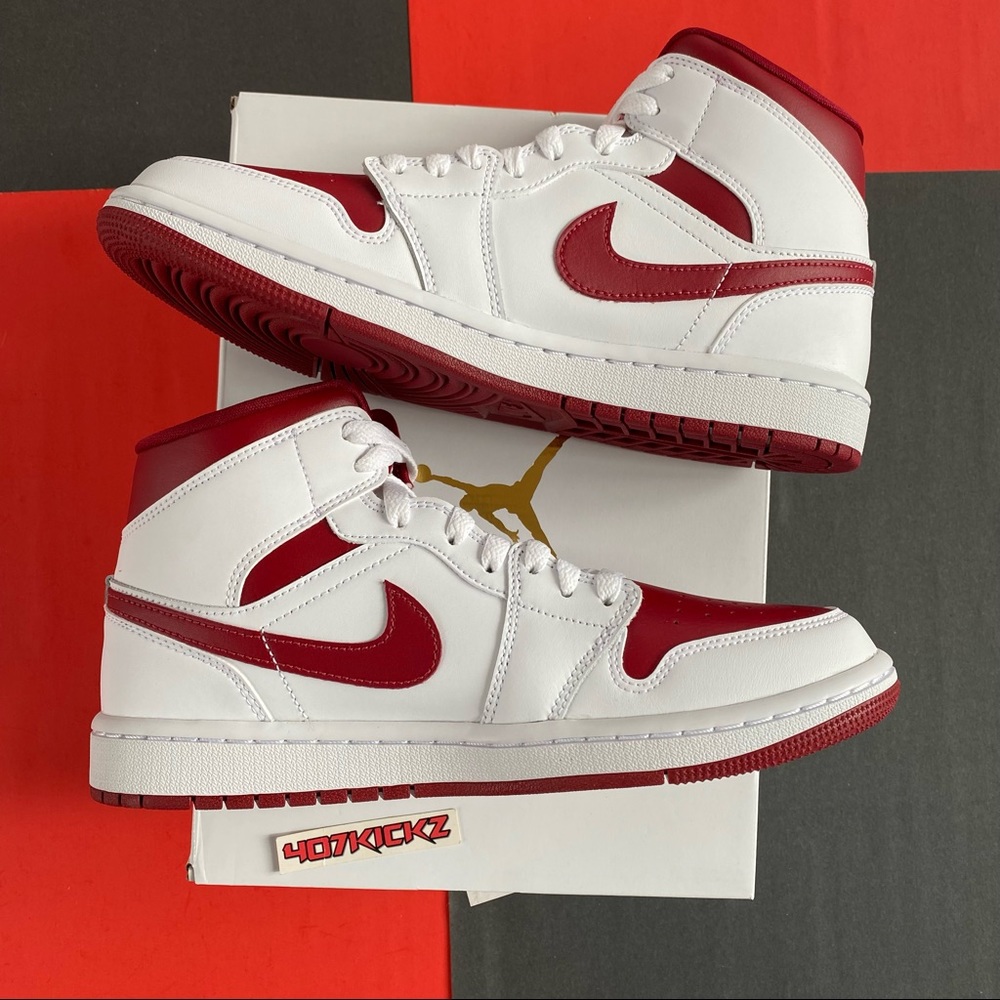 Women’s Air Jordan 1 Red Toe ❤️👟 - Picture 6 of 10